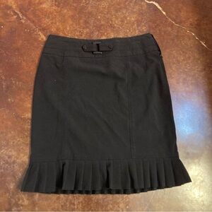Ladies Larry Levine Black Pencil Skirt with Ruffle